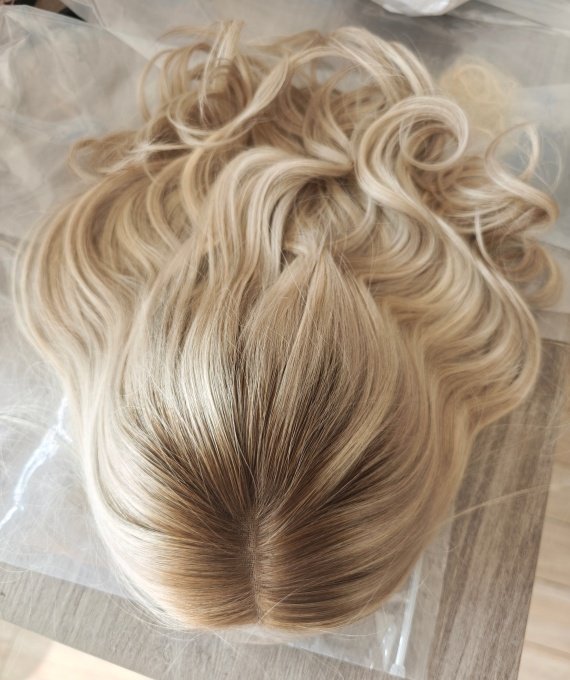 Lace top wig cold blonde